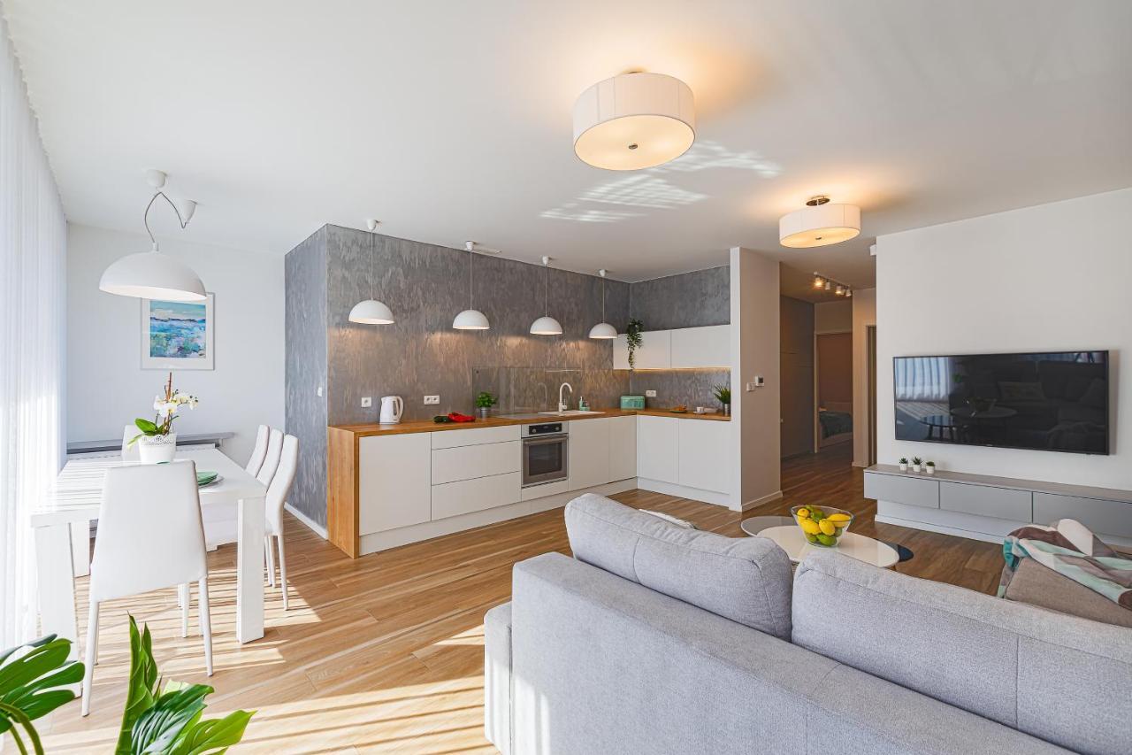 Bialy Apartament Щирк Екстериор снимка