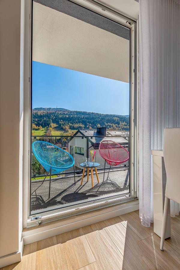 Bialy Apartament Щирк Екстериор снимка