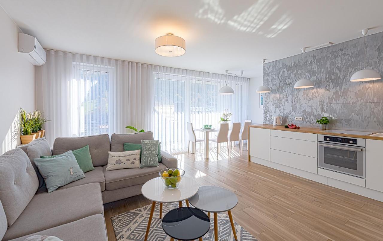 Bialy Apartament Щирк Екстериор снимка